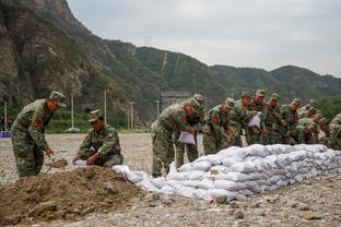 记者：广州队队长凌杰准备尝试留洋，目的地是法国或葡萄牙